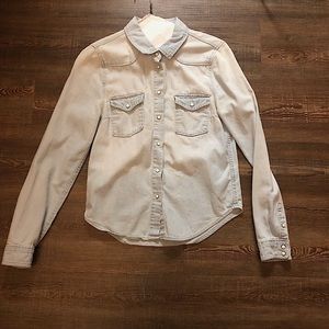Love fire denim button snap shirt light wash size small